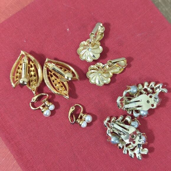 Lot of costume jewelry, gold clip on earrings, vintage, petals stones - Picture 6 of 6